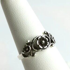 Sterling silver Tudor Rose ring size 6 🆕
